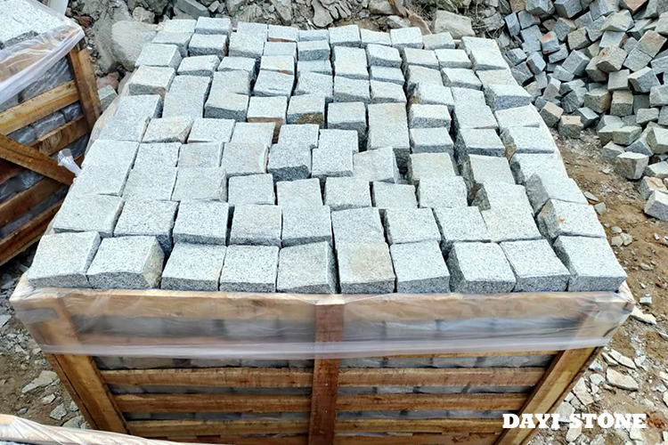 Light grey Granite Cubes all sides natural split 9x9x9cm - Dayi Stone Light grey Granite Cubes all sides natural split 9x9x9cm - Dayi Stone